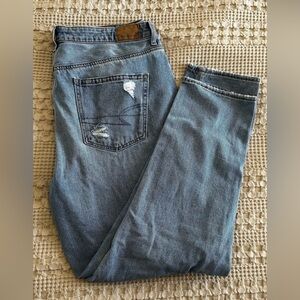 American Eagle Outfitters Women's High Rise Mom Jean